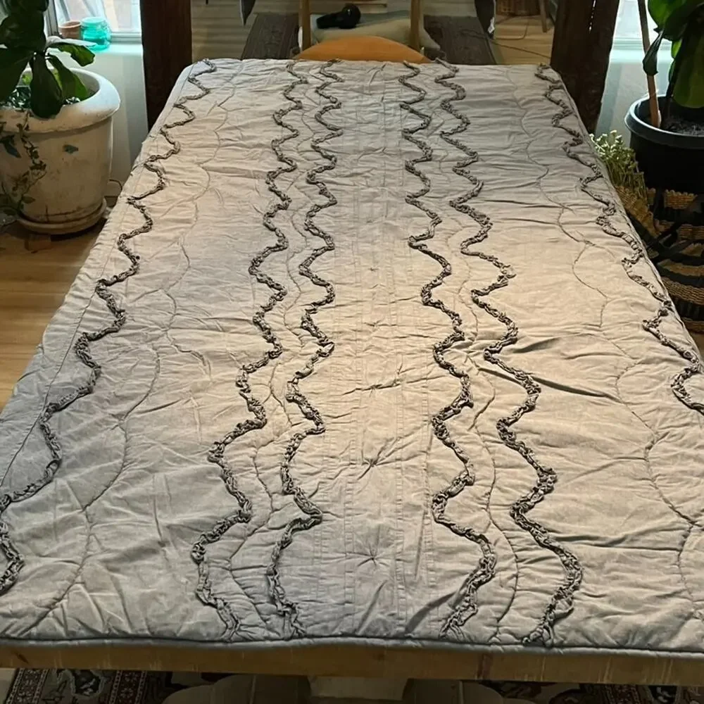 Pottery Barn Teen Emily & Meritt Scallop Ruffle Twin Quilt Comforter Charcoal